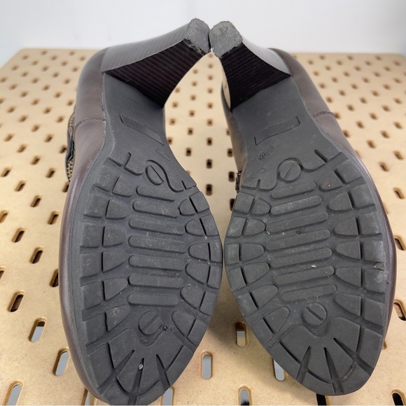 White Mountain Women’s Smirk Vegan Zip Ankle Bootie in Chestnut 3.5” Size 7 Wide - Picture 7 of 7